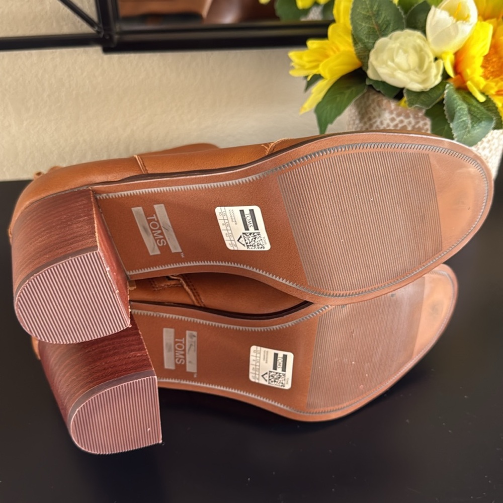Tom’s Vegan Ankle Boots - Picture 12 of 12